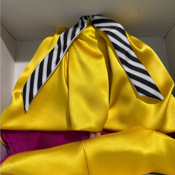 NEW Vintage Bill Blass Barbie Doll in Gold/Pink Gown Limited Edition 1996 #17040 - Picture 10 of 12